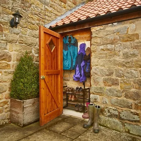 Experience The Peace & Quiet In The North York Moors At Rawcliffe House Farm 펜션